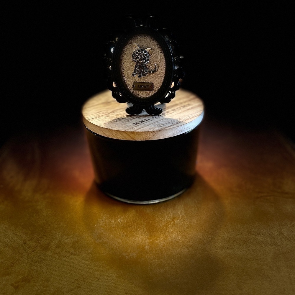 Mini Black Oval Framed Cat - Picture 4 of 7
